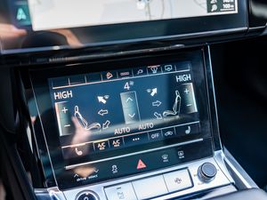 Audi e-tron advanced 50 quattro 12 navigation