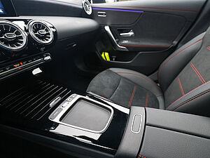 Mercedes-Benz CLA 180 AMG Line Edition 17 navigation