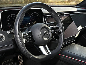 Mercedes-Benz E 220 d T AMG Line 28 navigation