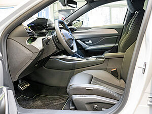 Peugeot 308 SW GT HYBRID 136 e-DSC6 17 navigation