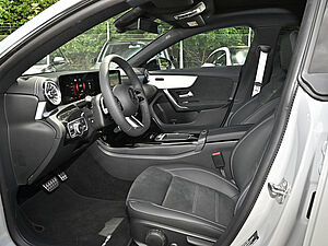 Mercedes-Benz CLA 220 d Coupé AMG Line 8 navigation