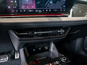 Audi SQ6 SUV e-tron 11 navigation