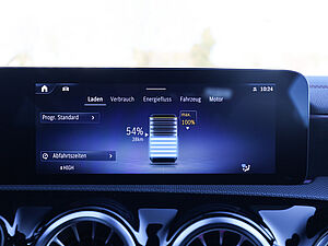 Mercedes-Benz CLA 250 e AMG Line 13 navigation