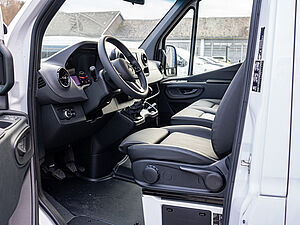 Mercedes-Benz Sprinter 317 CDI Tourer L2H2 19 navigation