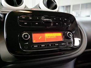 Smart fortwo coupe EQ DAB Klima Tempomat Bluetooth 14 navigation