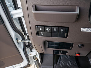 Fuso Canter e7C18e Koffer LBW 200km Reichw Klima LED 17 navigation