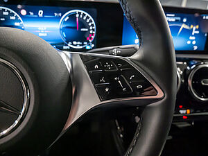 Mercedes-Benz A 250 e Progressive 17 navigation