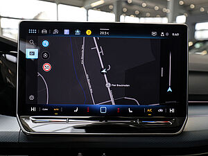 Volkswagen Golf VIII Goal 2,0 l TDI DSG 16 navigation