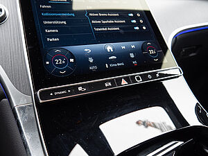 Mercedes-Benz GLC 200 4M AMG Line 15 navigation
