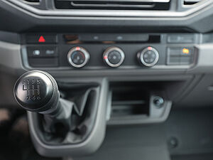Volkswagen Crafter KA 35 mittellang Hochdach FWD 13 navigation