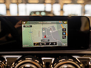 Mercedes-Benz A 250 e Progressive 11 navigation