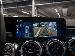 Mercedes-Benz GLB 200 GLB 200d AMG Line 10 navigation