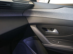 Peugeot 308 Allure HYBRID 136 e-DSC6 17 navigation