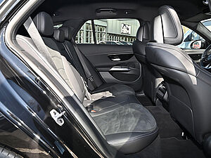 Mercedes-Benz E 200 T AMG Line 5 navigation