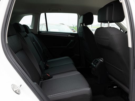 Volkswagen Tiguan Active 2.0 TDI DSG AHK Abstandstemp. L 7