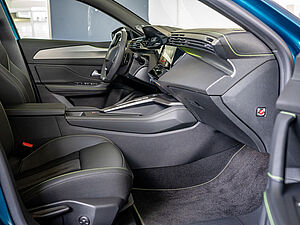 Peugeot 308 GT HYBRID 136 e-DSC6 2 navigation