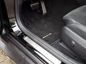 Mercedes-Benz GLC 200 4M AMG Line 28 navigation
