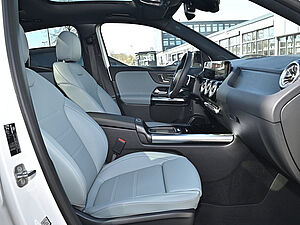 Mercedes-Benz GLA 220 4M AMG Line 3 navigation