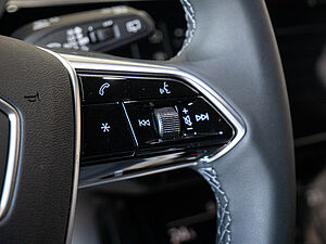 Audi Q8 e-tron Q8 S line 50 e-tron quattro 27 navigation