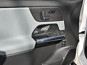 Mercedes-Benz GLA 220 4M AMG Line 27 navigation