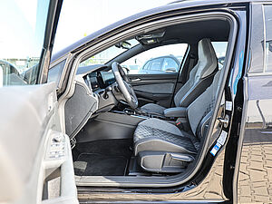 Volkswagen Golf VIII Variant R-Line Black 1.5 l eTSI DSG 11 navigation