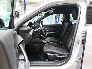 Peugeot 2008 STYLE HYBRID 145 e-DSC6 9 navigation