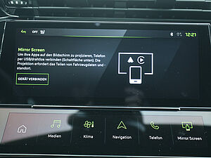 Peugeot 308 GT HYBRID 136 e-DSC6 14 navigation