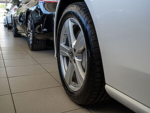 Mercedes-Benz C 300 e T Avantgarde 5 navigation