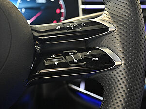 Mercedes-Benz E 220 d 4M T AMG Sport Premium Superscreen 18 navigation