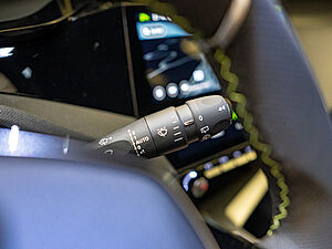 Peugeot 308 SW GT HYBRID 136 e-DSC6 16 navigation
