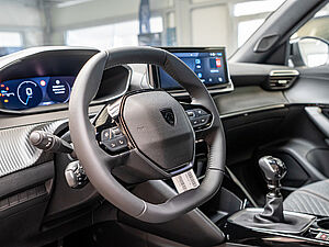 Peugeot 2008 Allure PureTech 100 17 navigation