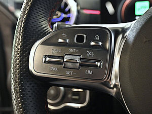 Mercedes-Benz A 250 e AMG Line 17 navigation