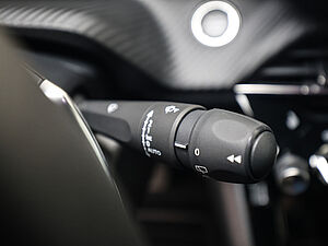Peugeot 2008 Allure HYBRID 145 e-DSC6 22 navigation