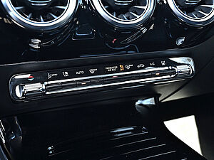 Mercedes-Benz A 200 Limousine 11 navigation