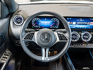 Mercedes-Benz GLA 180 Progressive Advanced Plus 9 navigation