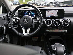 Mercedes-Benz A 250 e Limousine 9 navigation