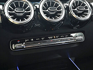 Mercedes-Benz GLB 180 Progressive Advanced Plus 13 navigation