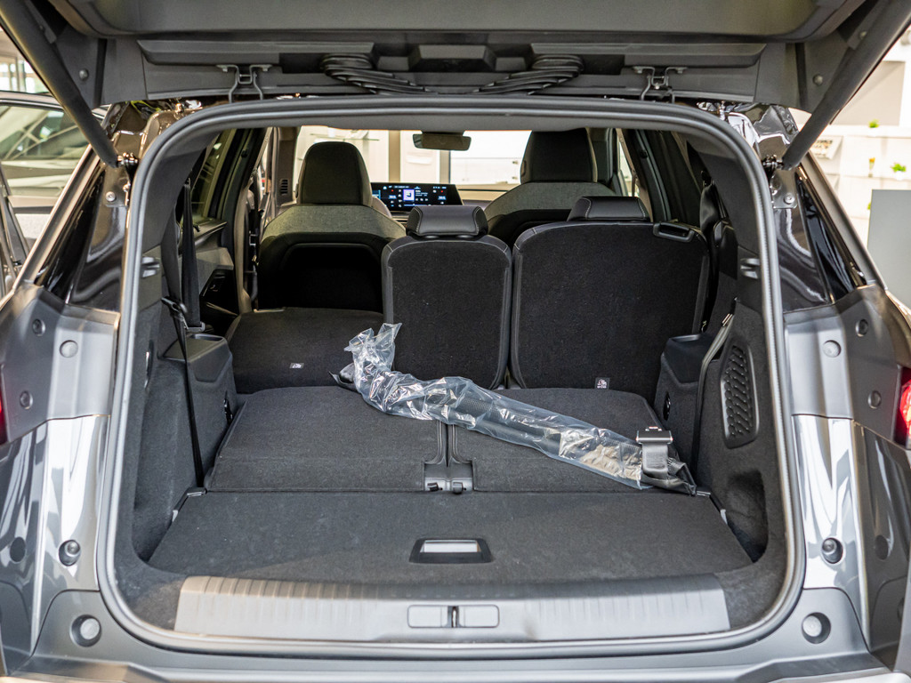 Bild 22 - 5008 GT HYBRID 145 e-DSC6