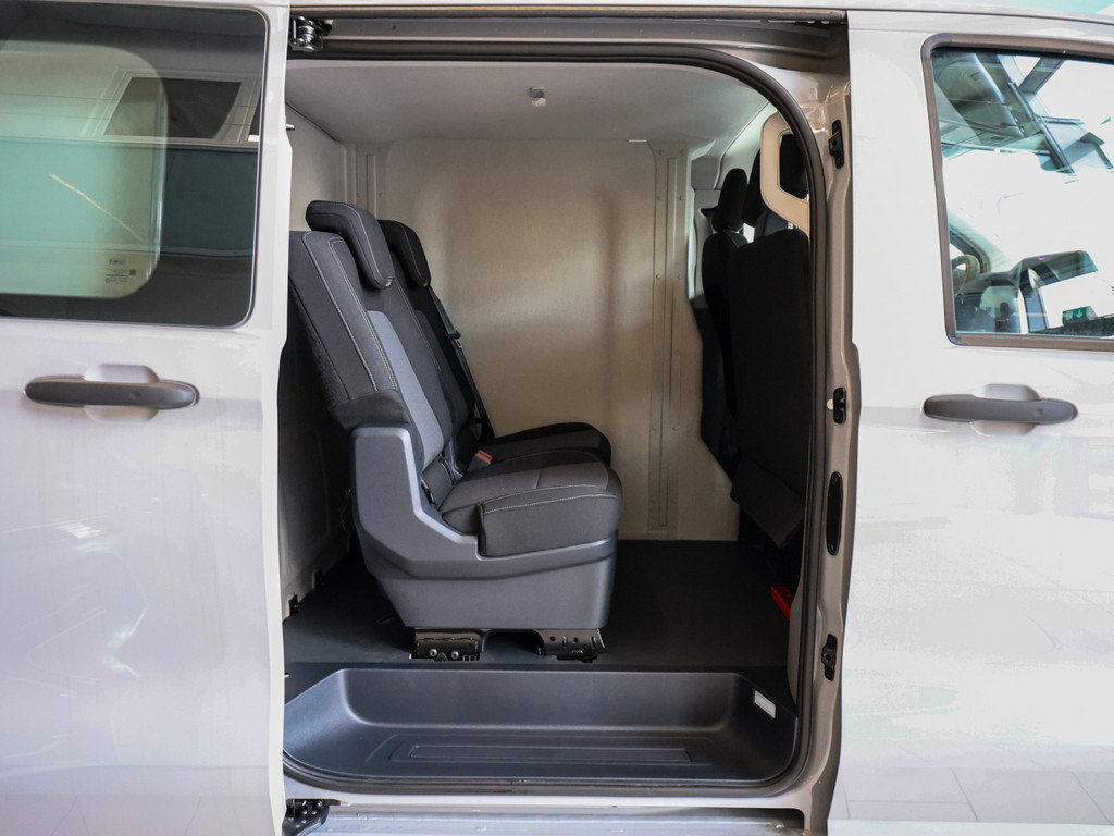 Bild 4 - Transporter Kastenwagen mit L-Trennwand 2,0 l 81 kW TDI 6-Gang Radst.