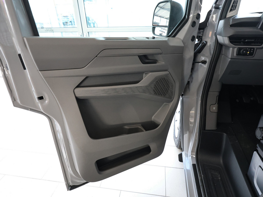 Bild 20 - Transporter Kastenwagen mit L-Trennwand 2,0 l 81 kW TDI 6-Gang Radst.