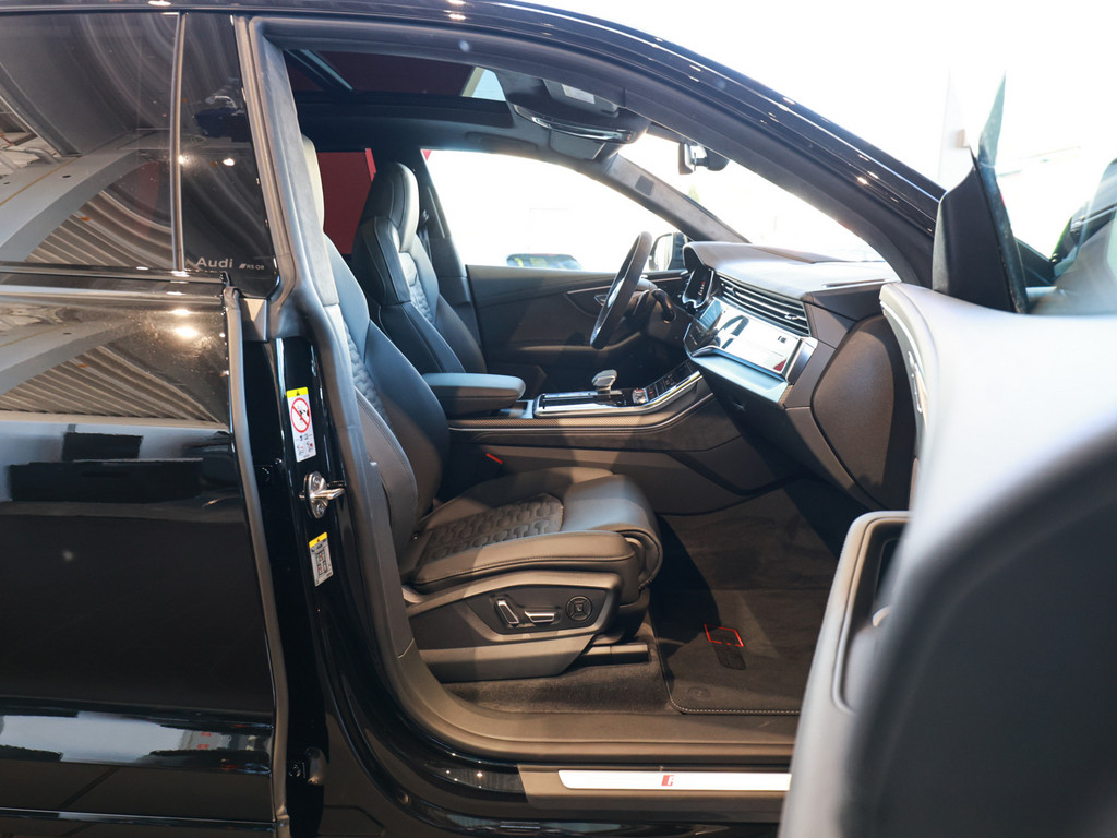 Bild 2 - RS Q8 SUV performance