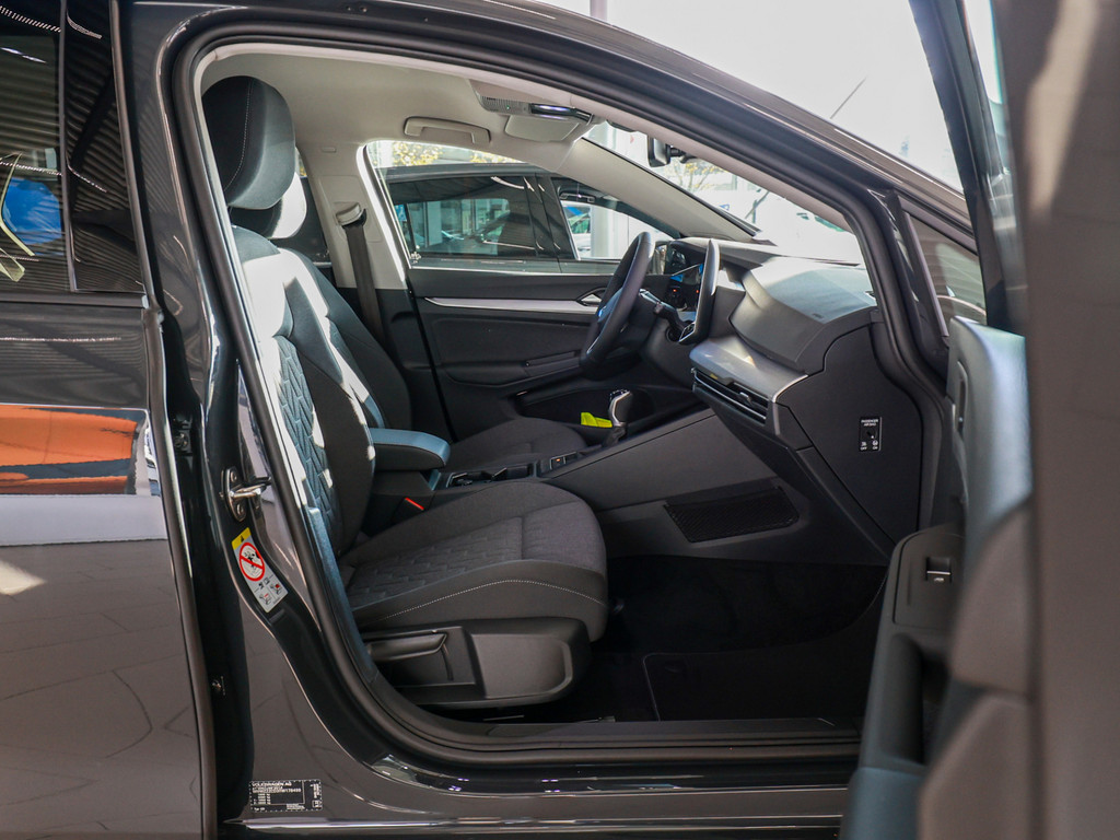 Bild 2 - Golf VIII Life 2.0 TDI