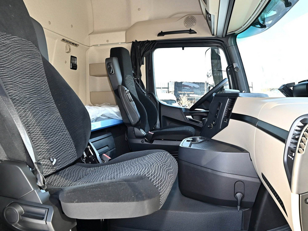 Bild 2 - Actros 1851 LSnRL 4x2 LowLiner höhenverst Sattelkupplung