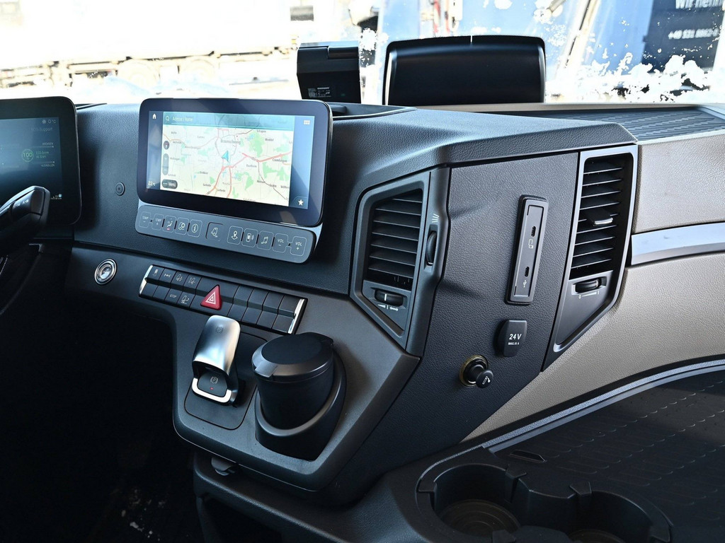 Bild 6 - Actros 1851 LSnRL 4x2 LowLiner höhenverst Sattelkupplung