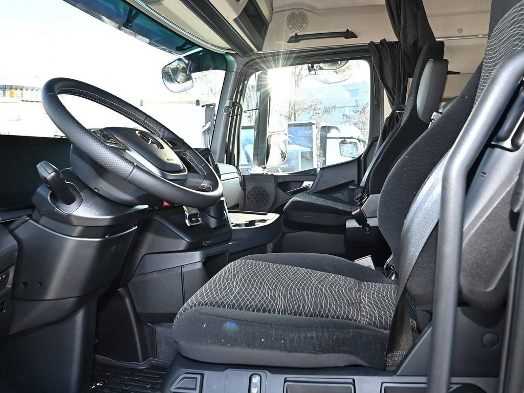 Bild 8 - Actros 1851 LSnRL 4x2 LowLiner höhenverst Sattelkupplung