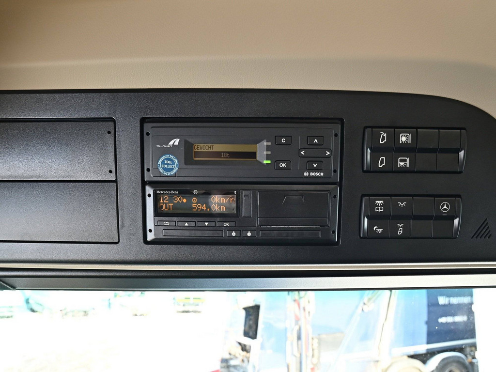Bild 10 - Actros 1851 LSnRL 4x2 LowLiner höhenverst Sattelkupplung