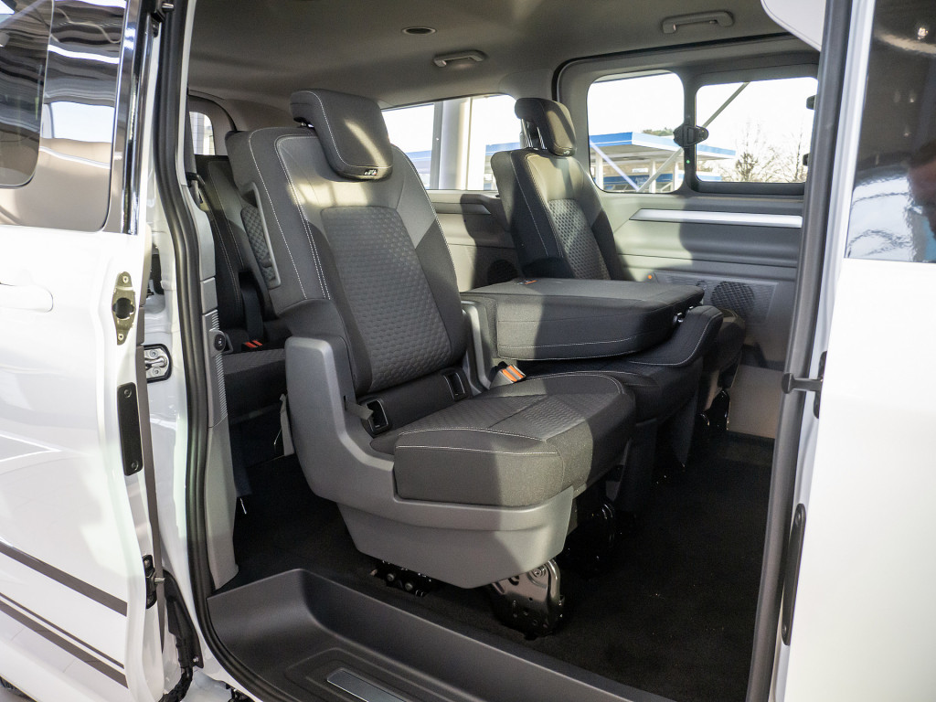 Bild 4 - Caravelle Life TDI 4M Aut LR EDITION