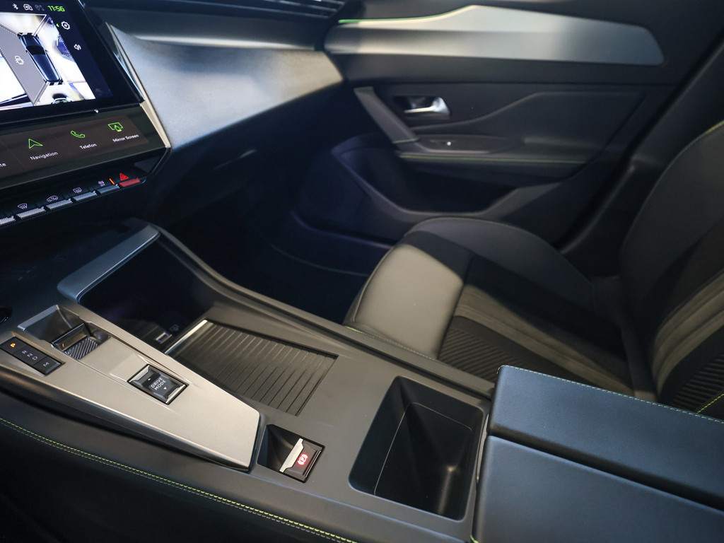 Bild 16 - 308 SW GT EXCLUSIVE HYBRID 145 e-DSC6
