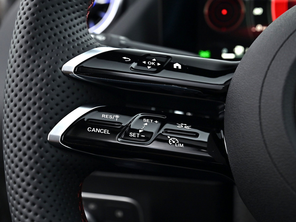 Bild 16 - GLA 180 AMG Line