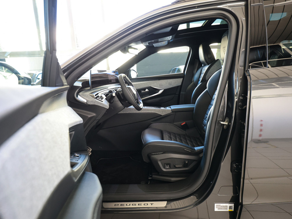 Bild 11 - e-5008 GT Exklusive Dual-Elektromotor 325 AWD